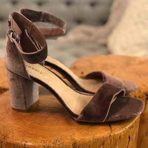 Women's Old Navy faux suede strappy heels - dusty mauve - size 8
